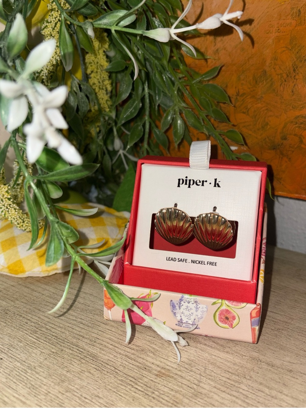 piper·k Gold Shell Stud Earrings - Shiny Gold Seashell Design